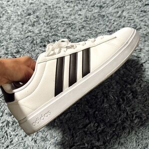 •ADIDAS• SNEAKERS
